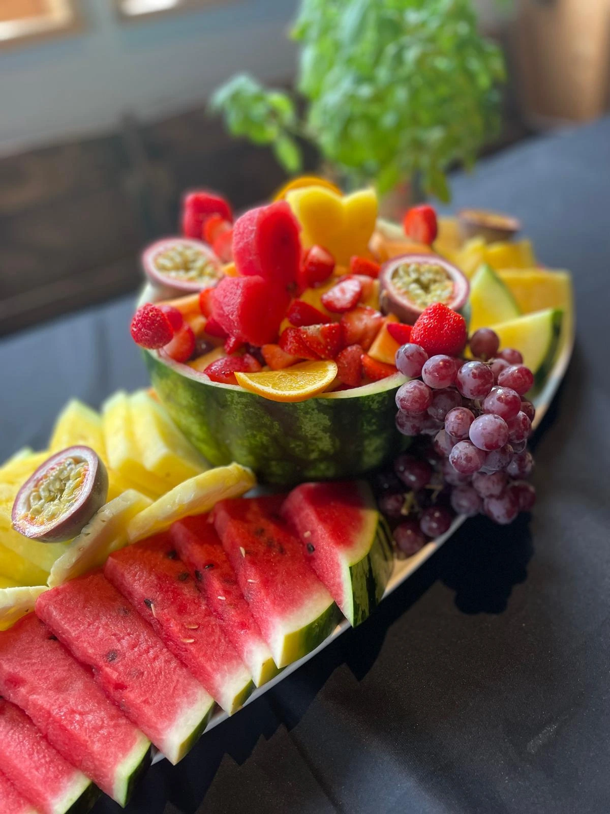 Frische Obstplatte Mit Melone Und Trauben