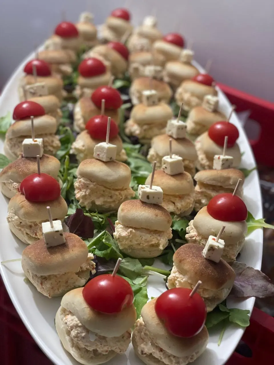 Mini Sandwiches Mit Tomate Und Käse Catering