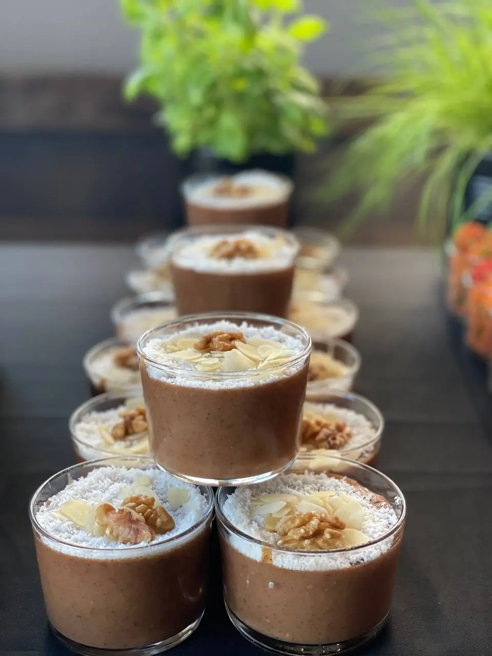 Schoko Dessert Im Glas Mit Walnüssen Und Kokos